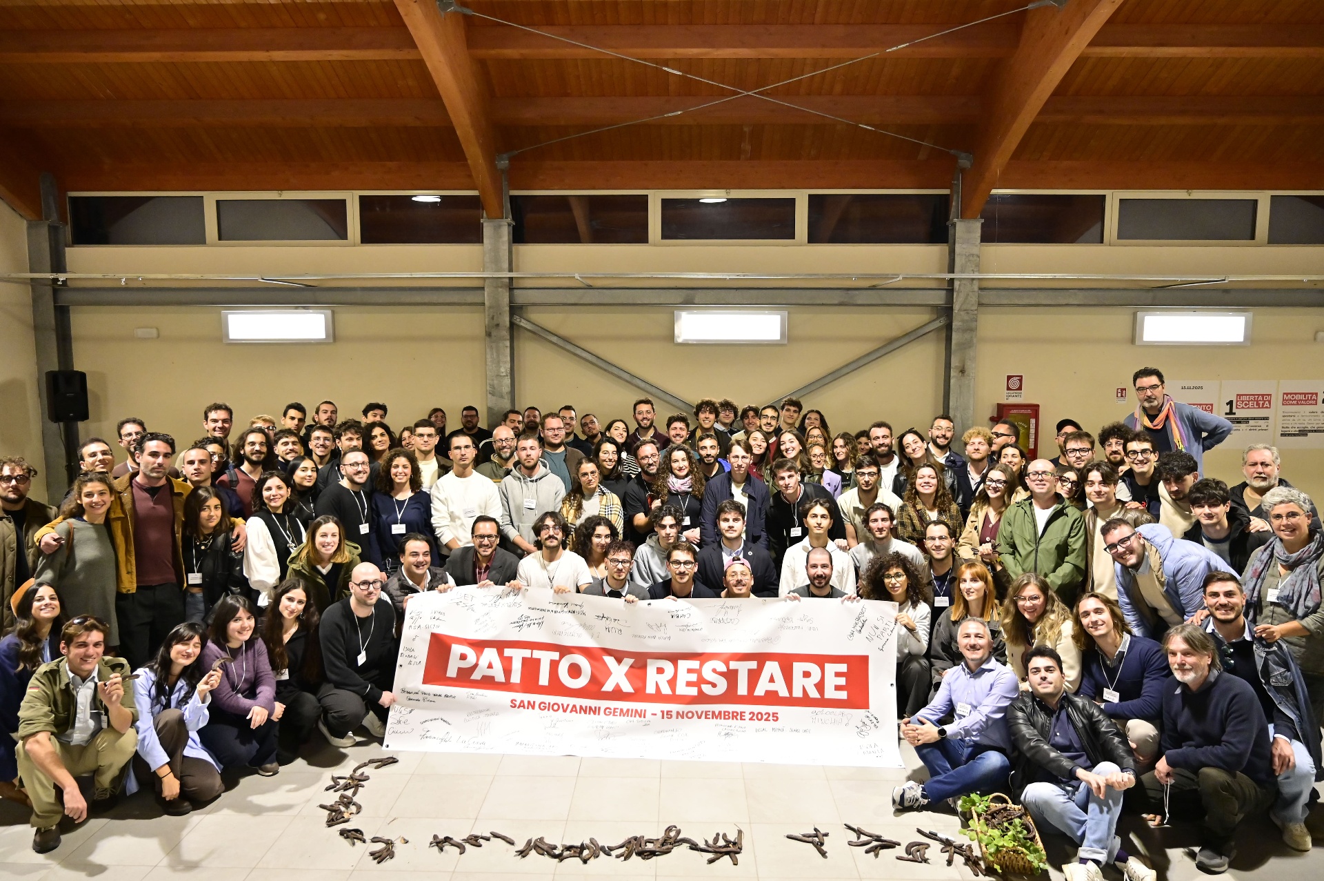 Foto di gruppo del movimento Patto X Restare a San Giovanni Gemini, 15 novembre 2025
